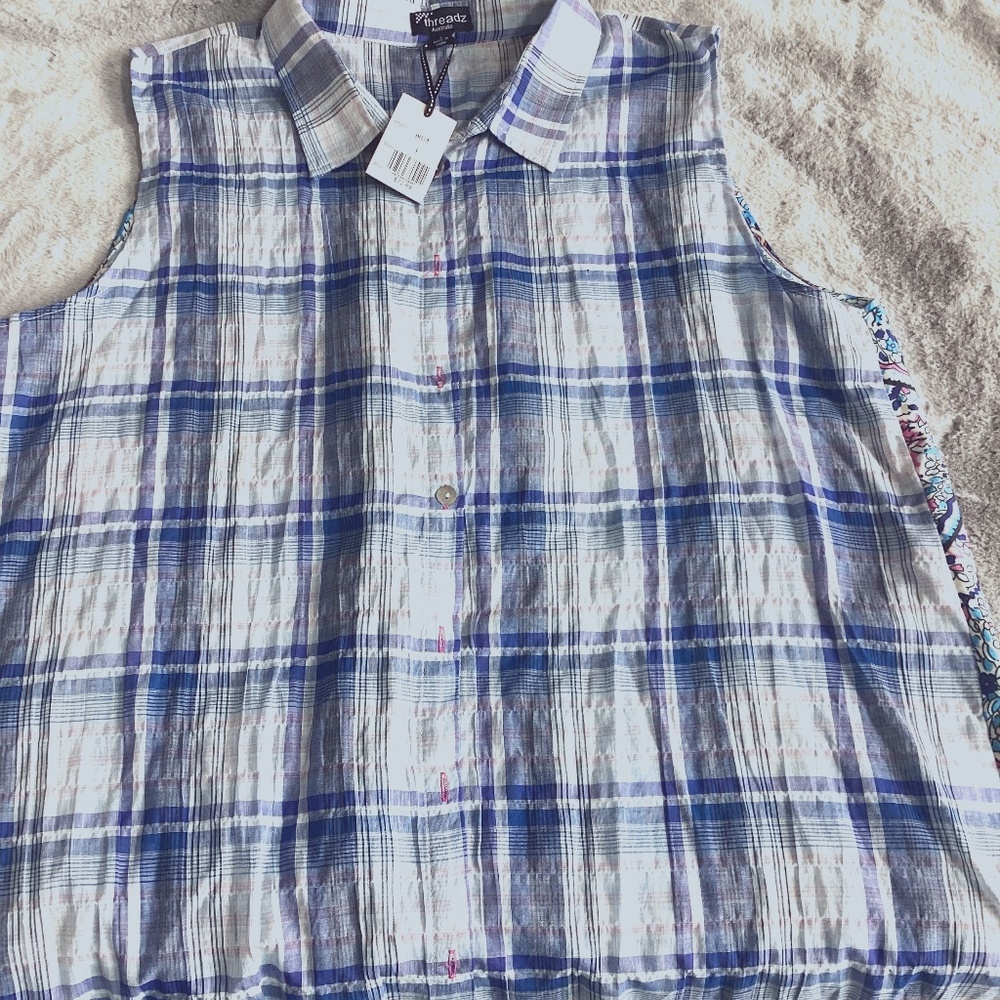 NWT Threadz button up sleeveless blouse size L